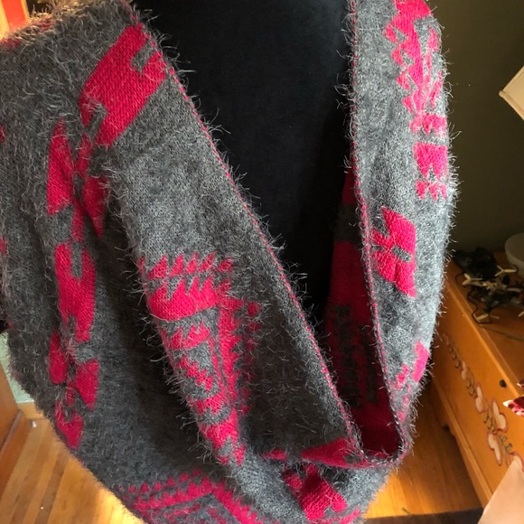 🔴 Fabulous Scarf/Shrug - Picture 3 of 6